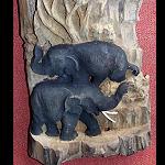 Elefant im Stamm alten Teakholzes  45cm